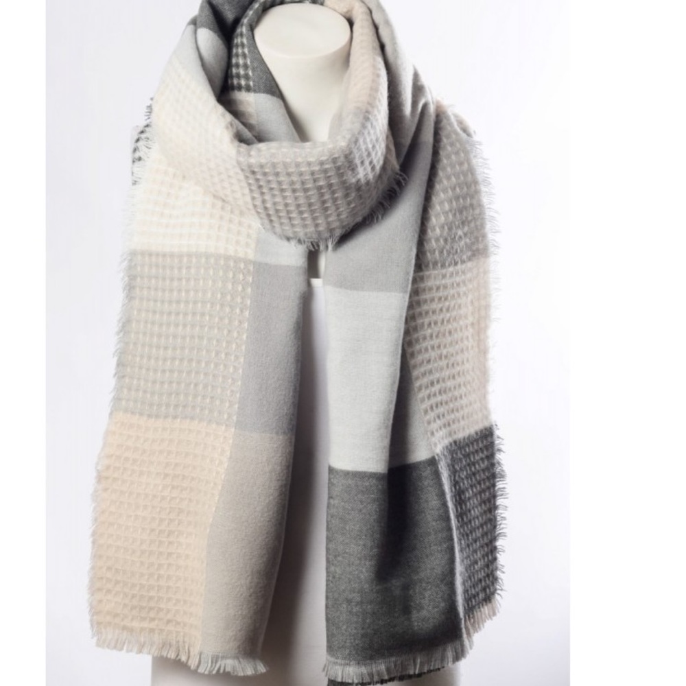 1 LEFT!🍂grey/cream waffle knit blanket scarf - Picture 2 of 2