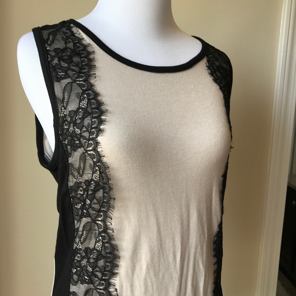 Cute sleeveless lace detail top