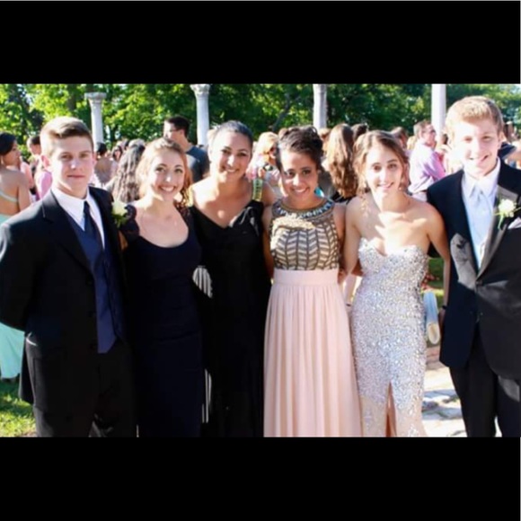 Formal dress - Picture 8 of 8