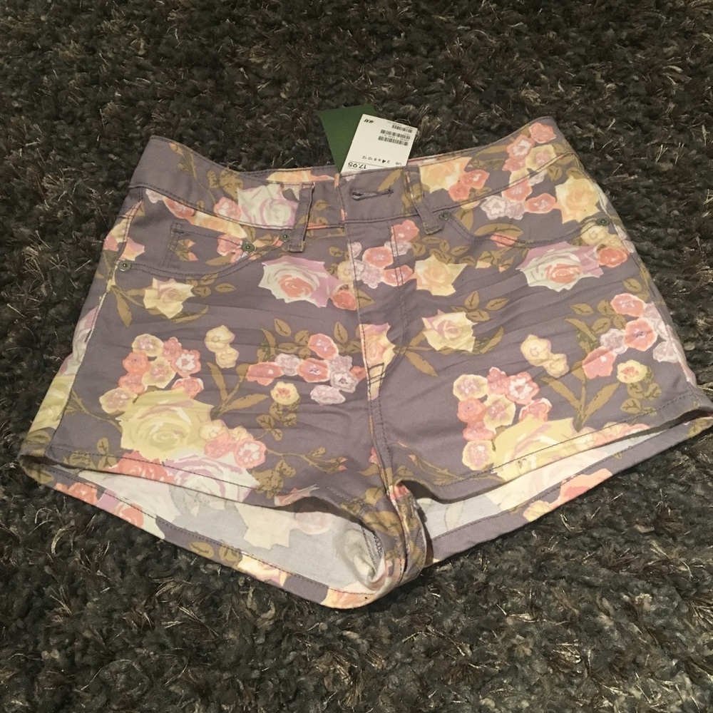 Super cute H&M floral shorts