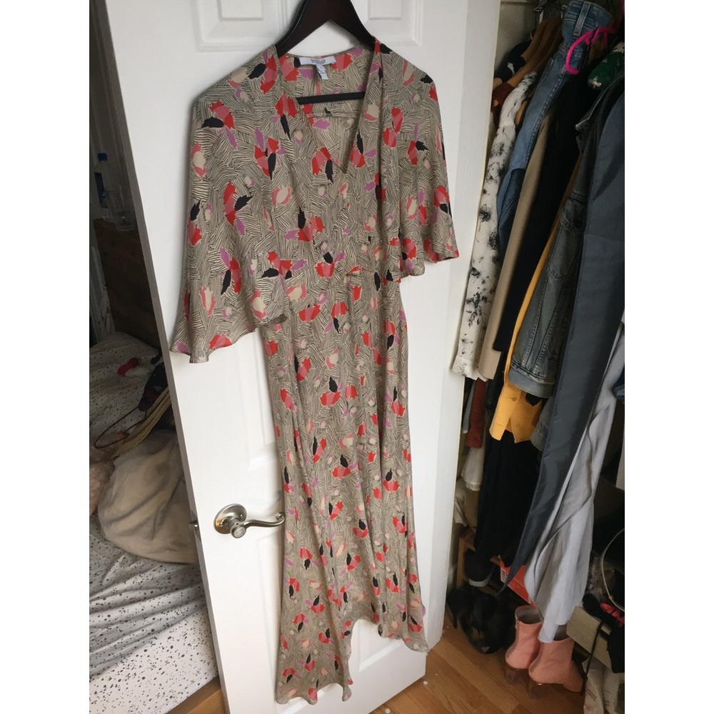 V-neck Maxi dress with avant garde print