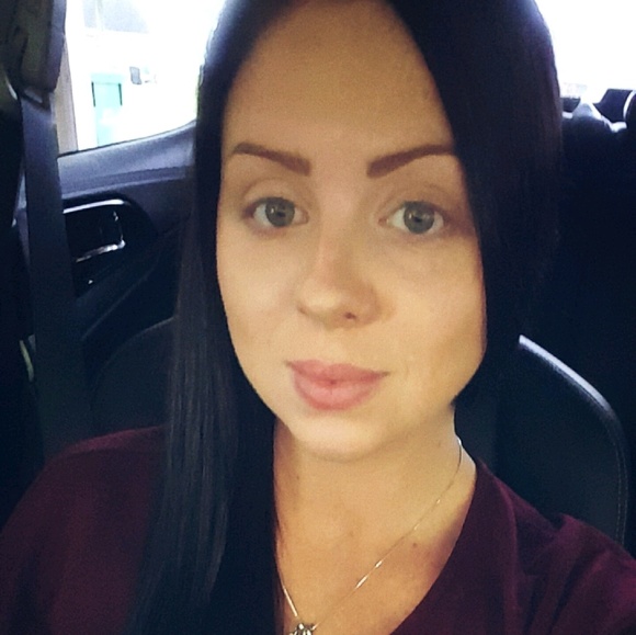 Meet your Posher, Courtney - Picture 1 of 1