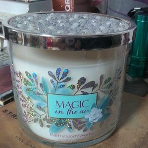 Magic in the air 3 wick candle