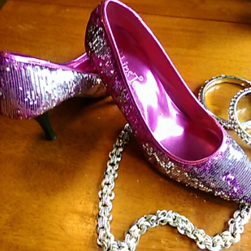 2 lips too shoes
