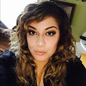 Meet your Posher, Angelica