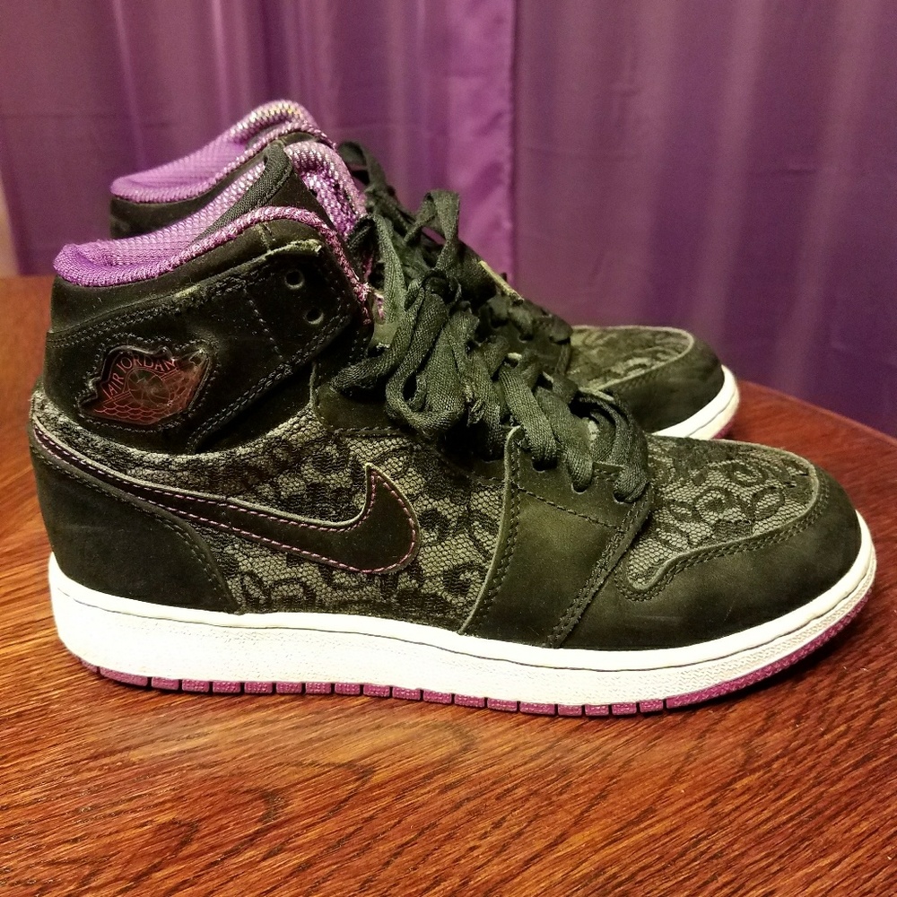 Jordans youth size 4