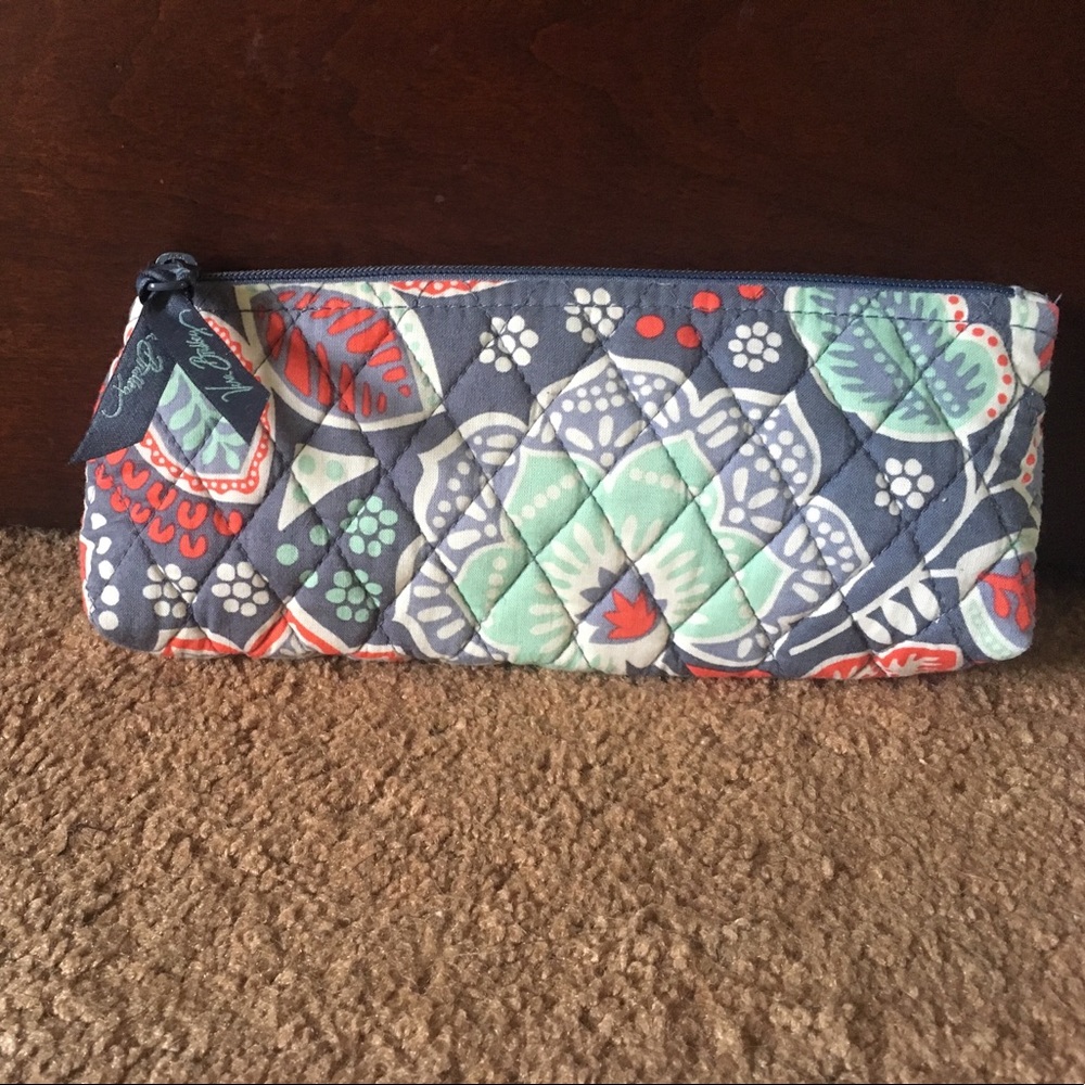Vera Bradley nomadic floral pencil holder