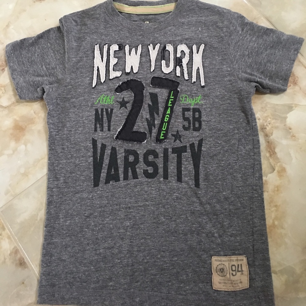 Boys old navy appliqué top! Size small