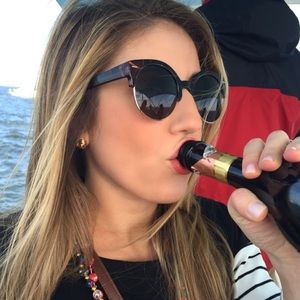 Meet your Posher, Simone