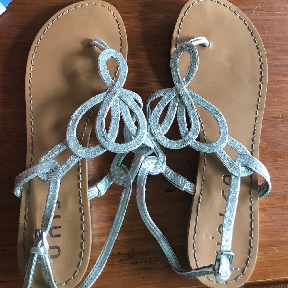 Like new silver sandals!!