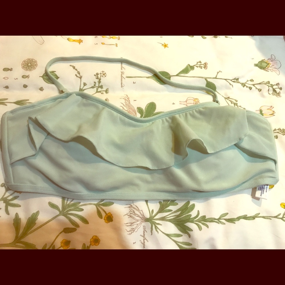 Vineyard Vines ruffled bikini top