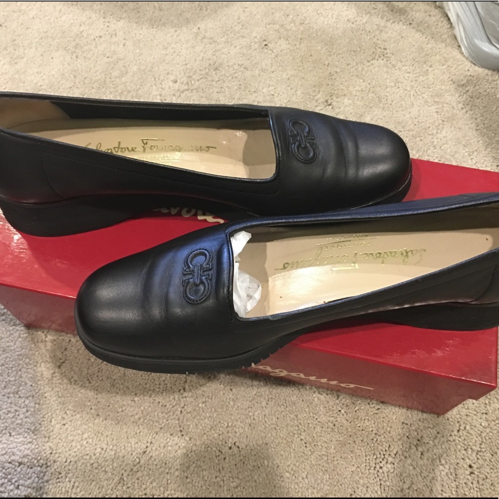 Salvatore Ferragamo real leather flat, narrow