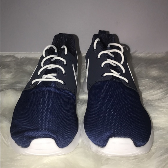 Nike Roshe Run - Picture 2 of 3