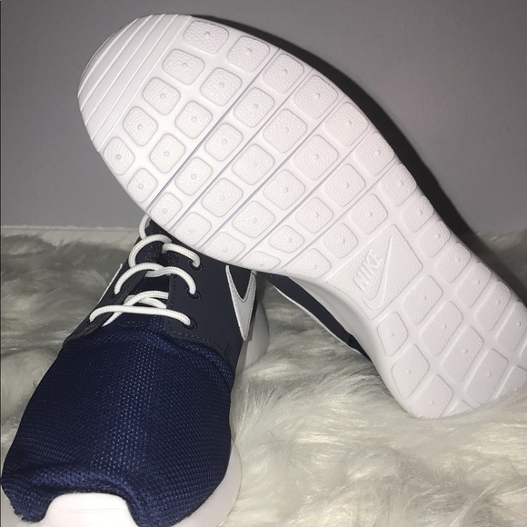 Nike Roshe Run - Picture 3 of 3