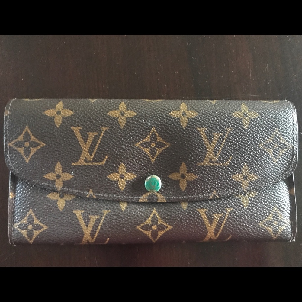 🎉SOLD🎉 Louis Vuitton emilie wallet 😍