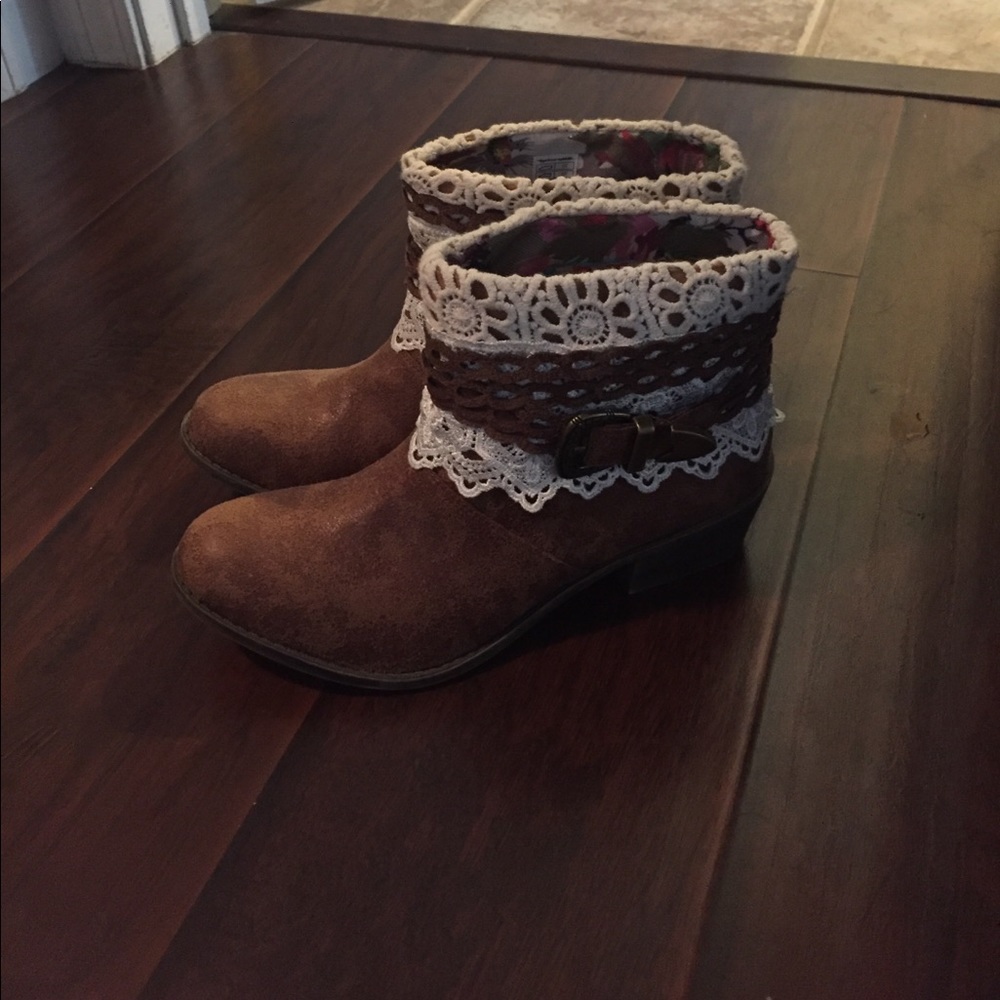 Lace Booties!