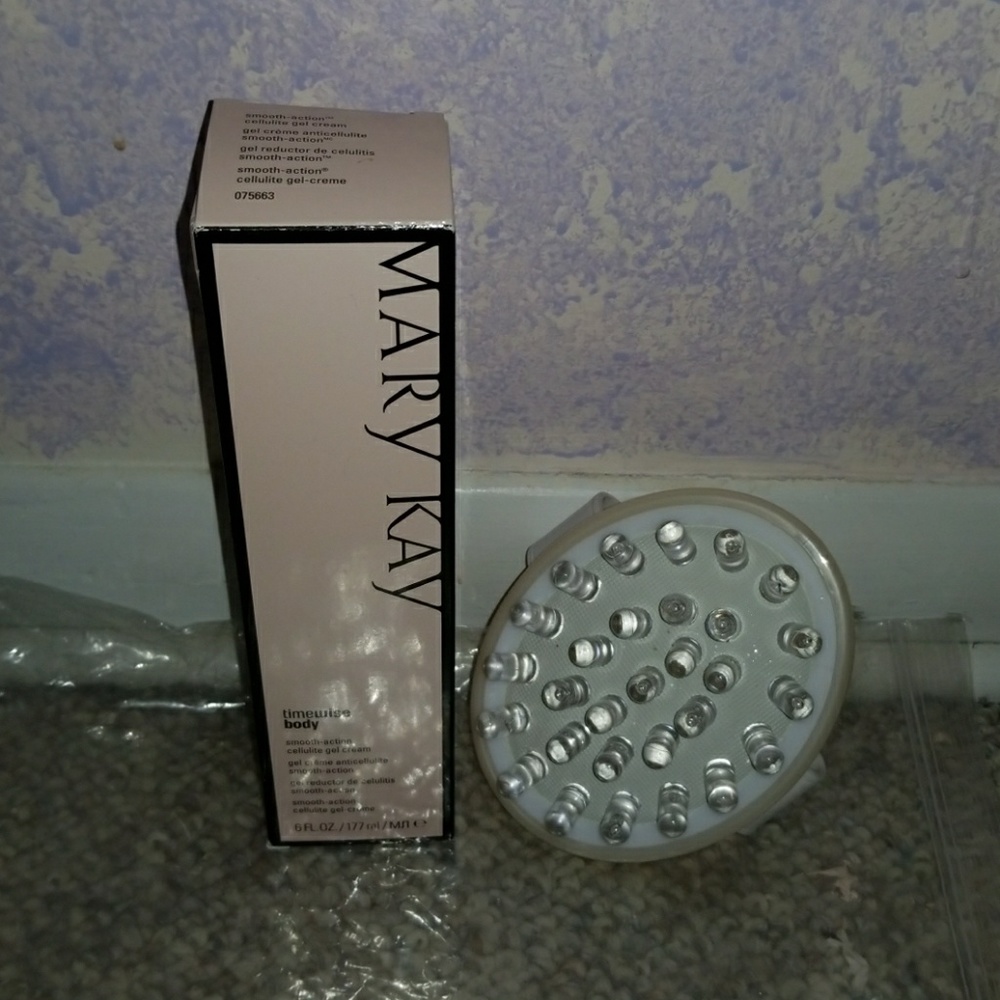MARY KAY smooth-action cellulite gel cream NWOT