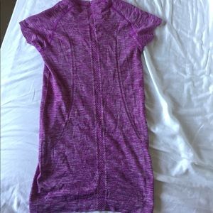 Lululemon size 2 swiftly tech shirt