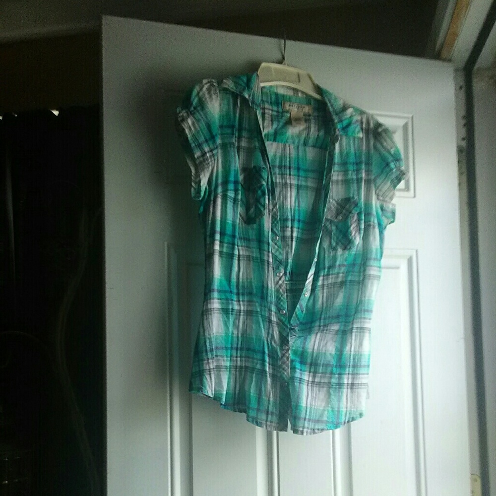 Short sleeve button up top