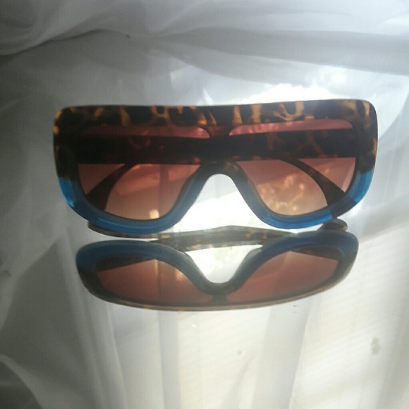 SOLD OUT Designer Look Fall Sunglasses - Picture 4 of 8