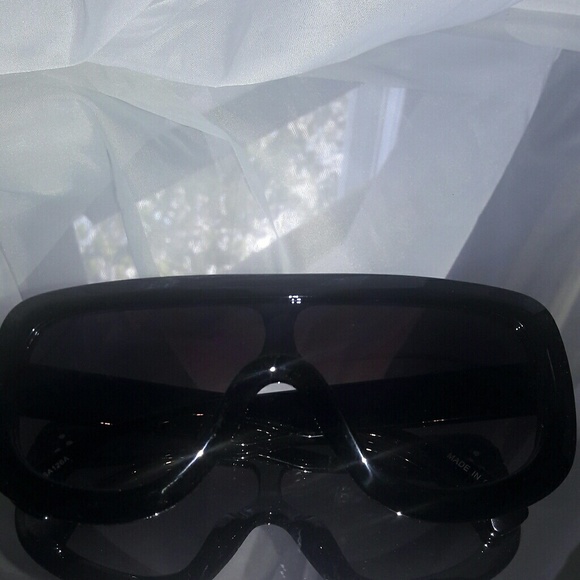 SOLD OUT Designer Look Fall Sunglasses - Picture 7 of 8