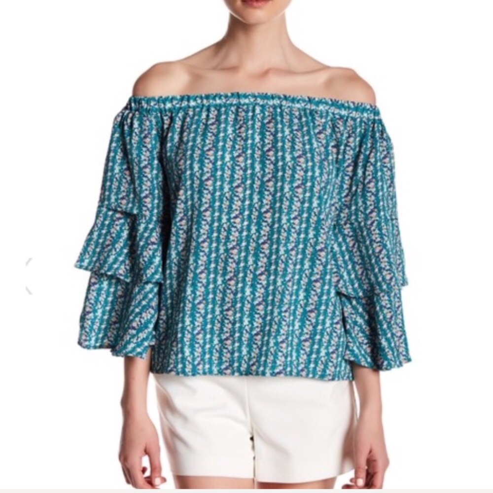 New Romeo & Juliet Couture Top Size Small