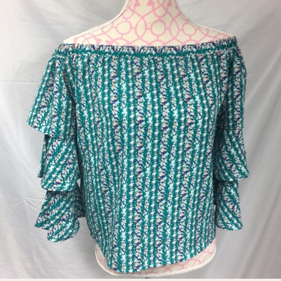 New Romeo & Juliet Couture Top Size Small - Picture 2 of 7