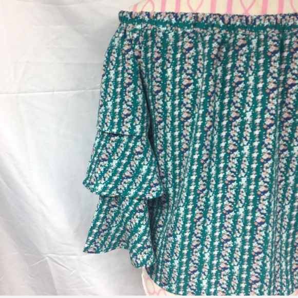 New Romeo & Juliet Couture Top Size Small - Picture 7 of 7