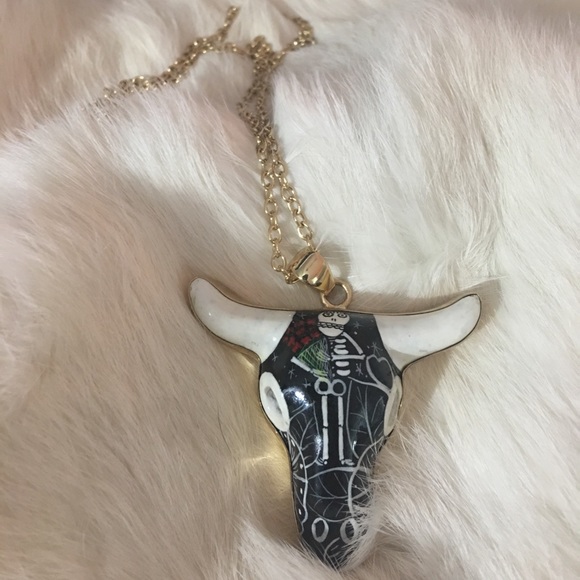 Jewelry - VGUC sugar skull necklace