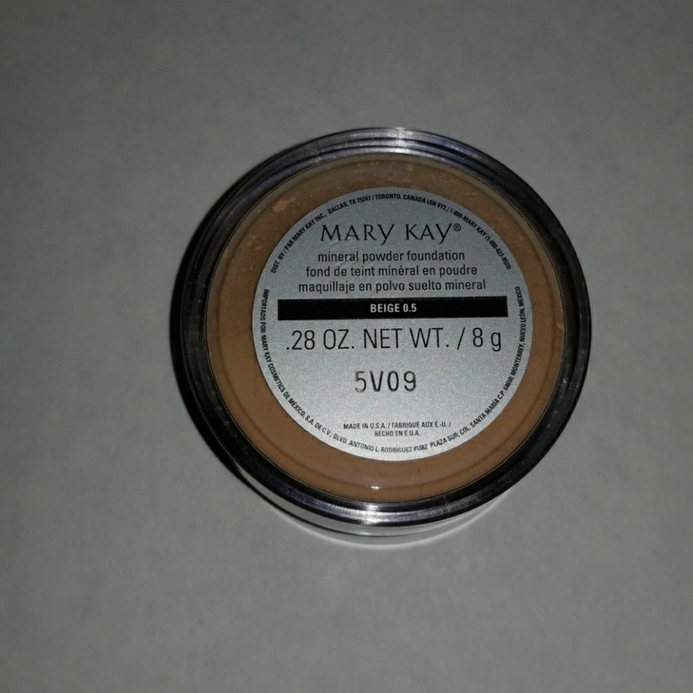 Mary Kay mineral powder foundation beige 0.5 NWOT