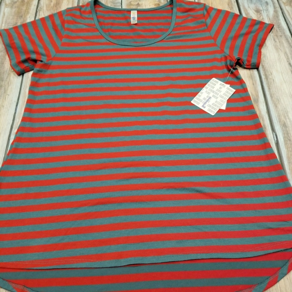 BNWT Lularoe Classic T