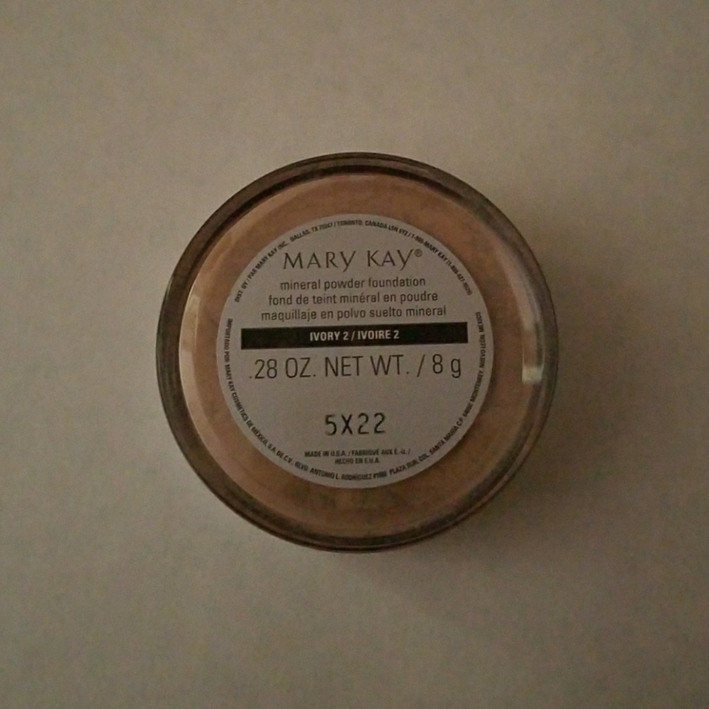 Mary Kay mineral powder foundation ivory 2 NWOT