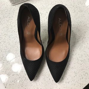 Black Aldo faux snakeskin pumps