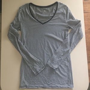 Black and white stripe tissue tee