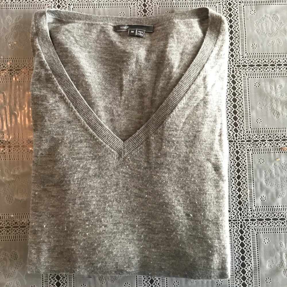 VINCE WOMENS V NECK SWEATER