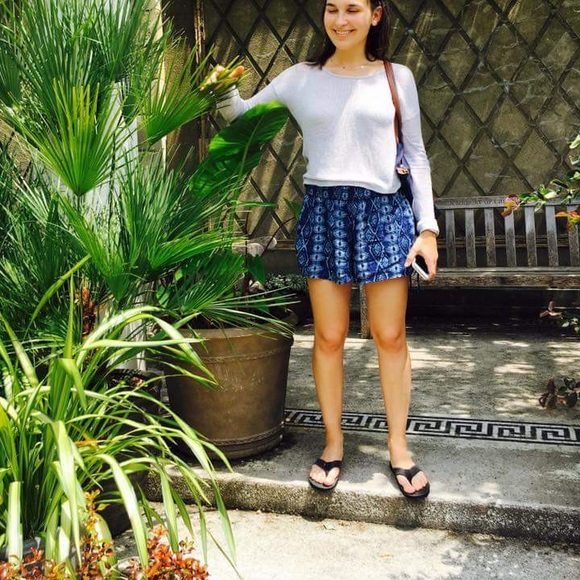 Meet your Posher, Gabriella - Picture 2 of 3