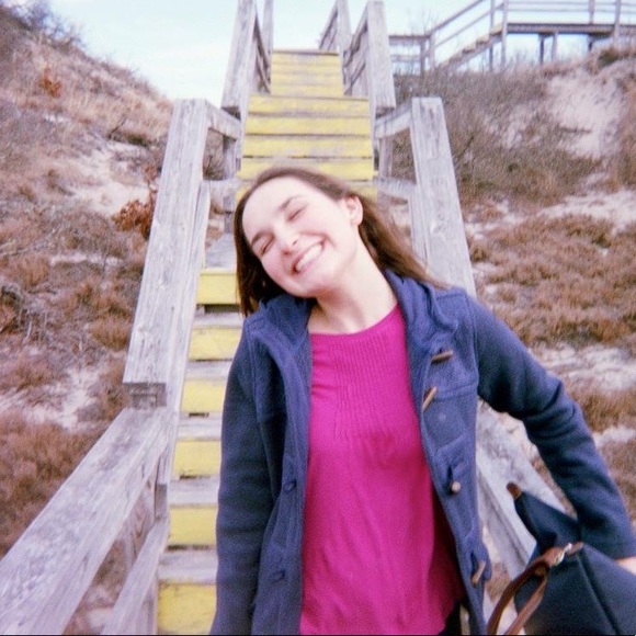 Meet your Posher, Gabriella - Picture 3 of 3