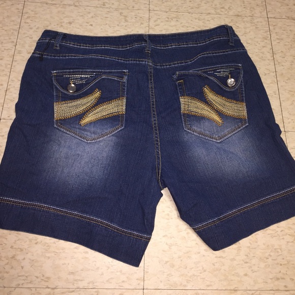 Shorts - Picture 2 of 2