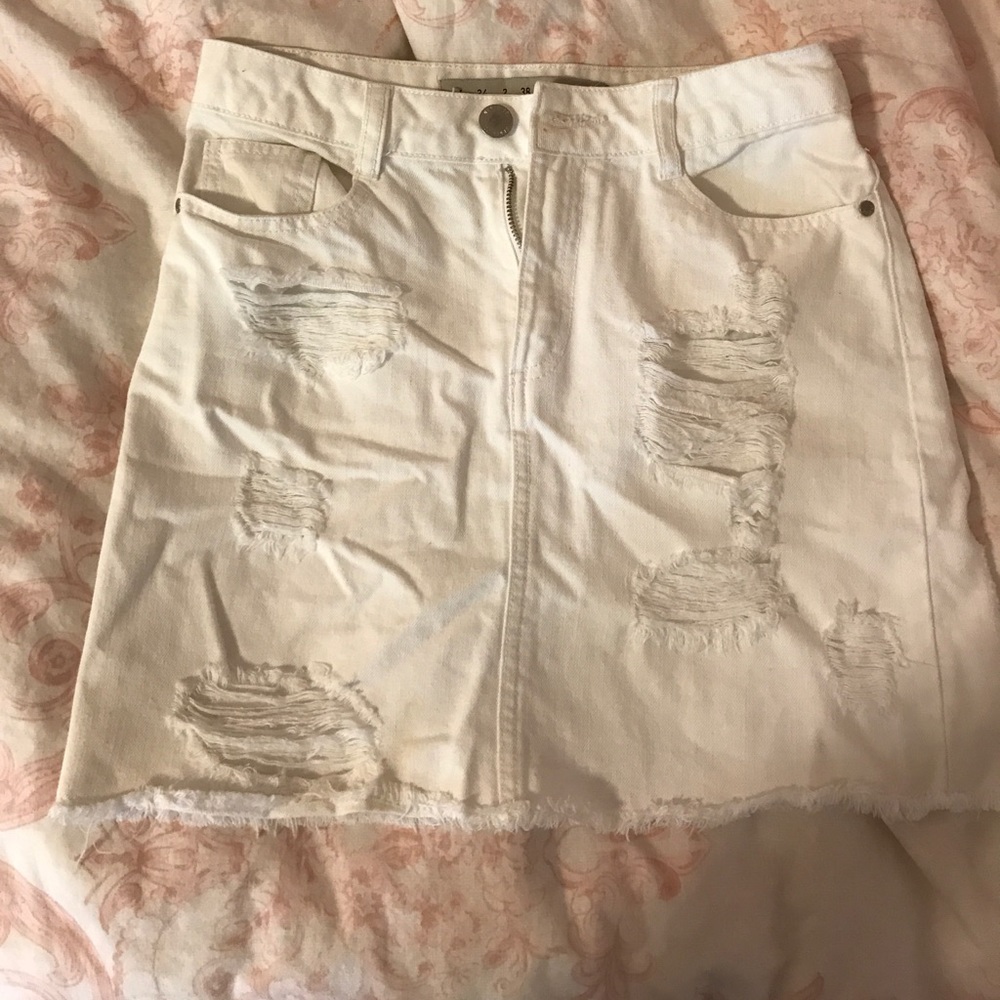 White denim mini skirt!