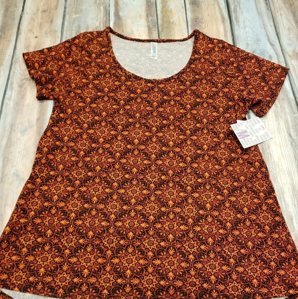 BNWT Lularoe Classic T