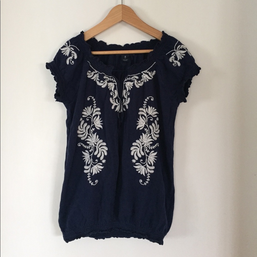 Gap kids embroidered tshirt
