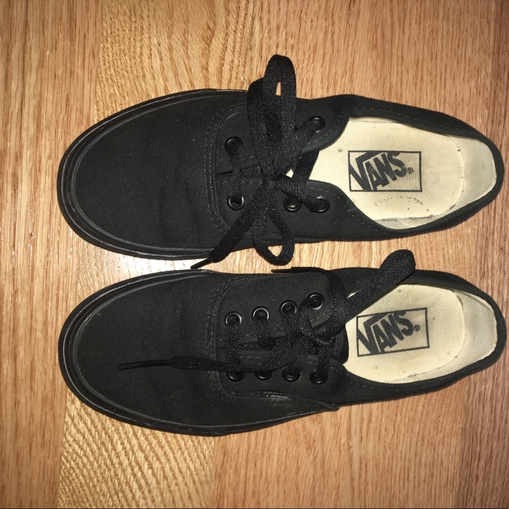 Black vans skate shoes