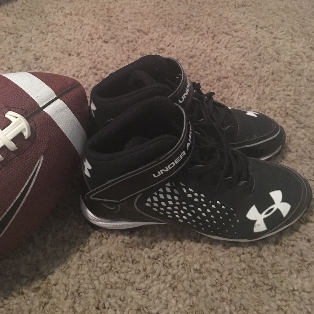 Boys Football Cleats 🏈