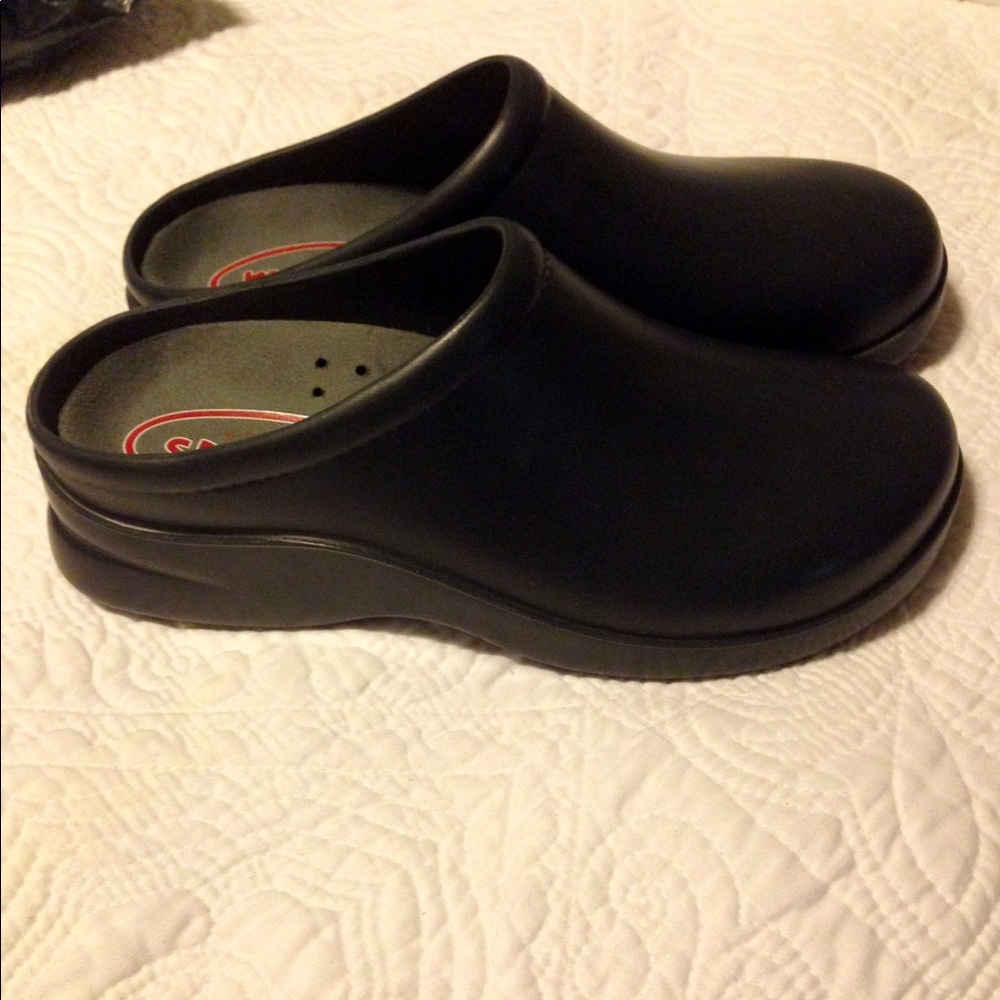 Klogs brand nursing shoes! New with box size 8!