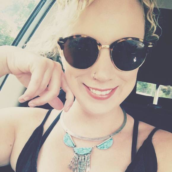 Meet your Posher, Megan - Picture 2 of 4