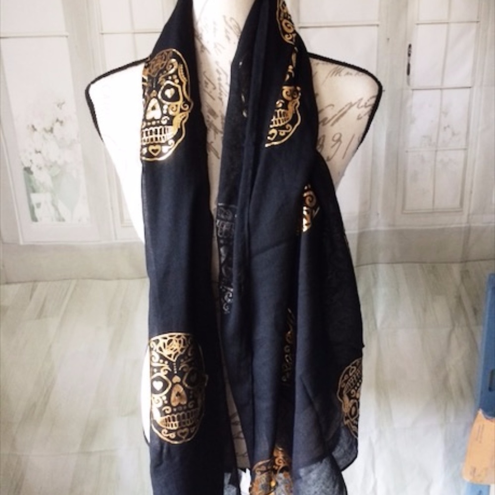 Black Gold Sugar Skull Scarf NWT Charming Charlie - Picture 2 of 3