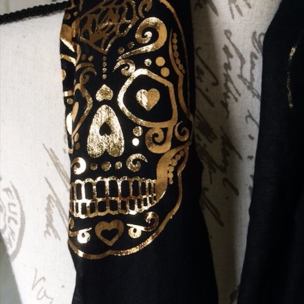 Black Gold Sugar Skull Scarf NWT Charming Charlie - Picture 3 of 3