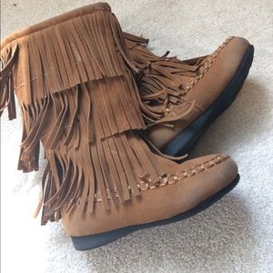 Toddler fringe boots