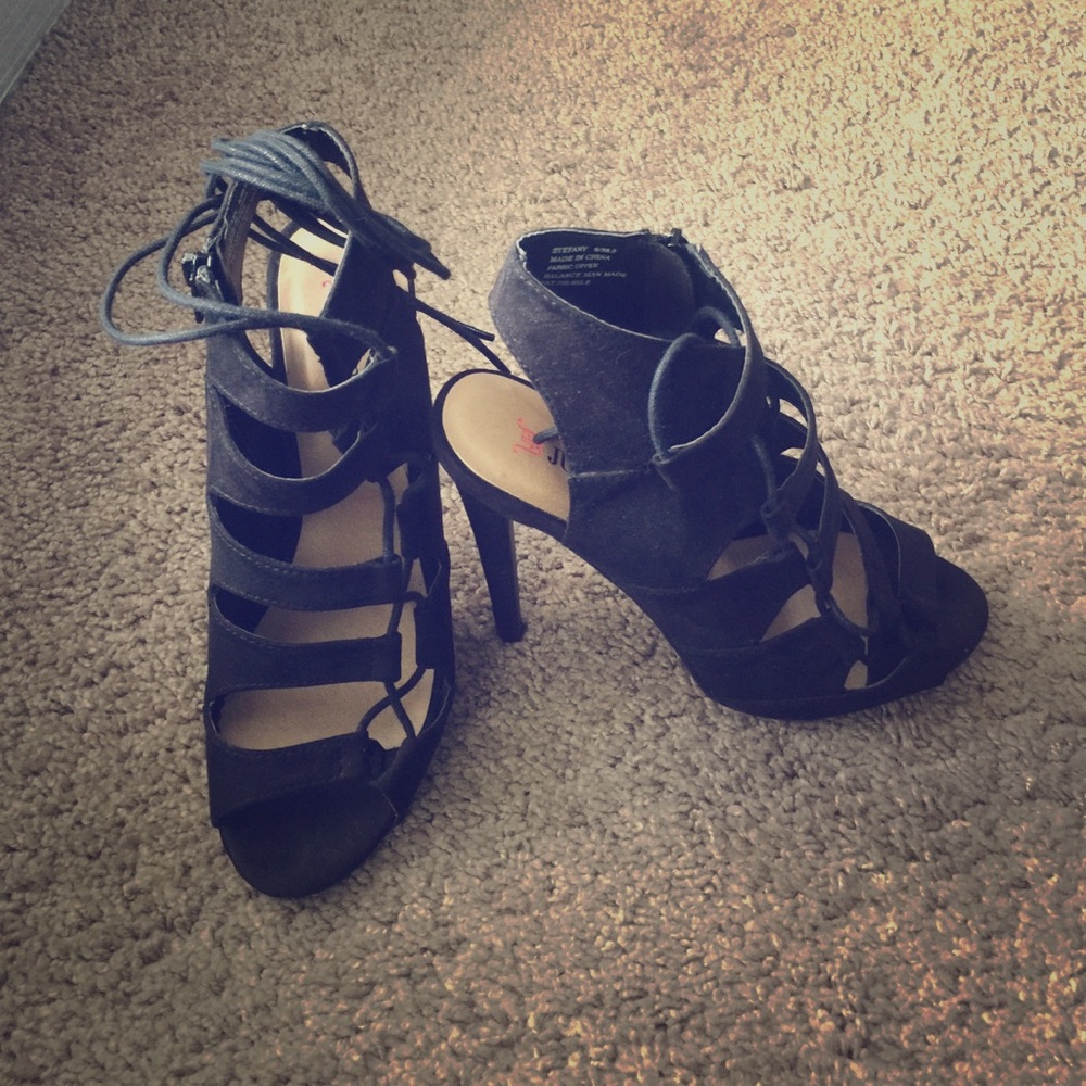 Black lace up heels!!