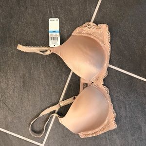 NWT Wacoal Beige bra with lace.